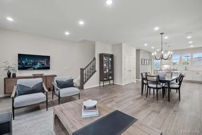 44060 Oakmont Drive Plymouth Charter Township, MI 48170