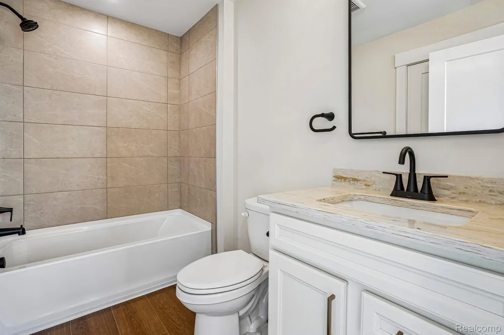 44060 Oakmont Drive Plymouth Charter Township, MI 48170