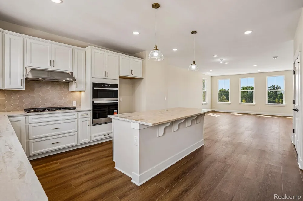44060 Oakmont Drive Plymouth Charter Township, MI 48170