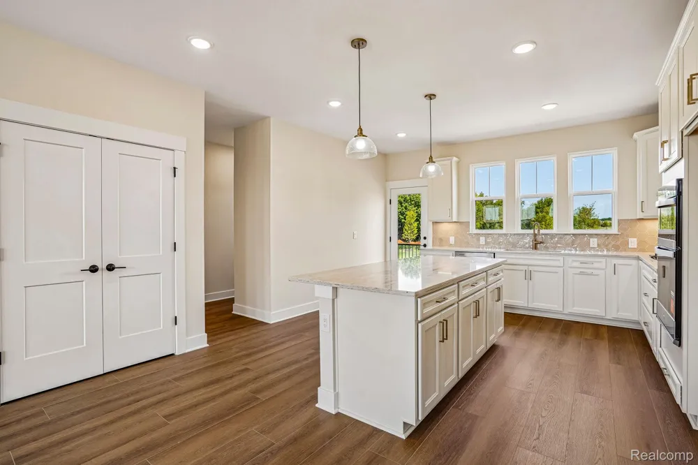 44060 Oakmont Drive Plymouth Charter Township, MI 48170