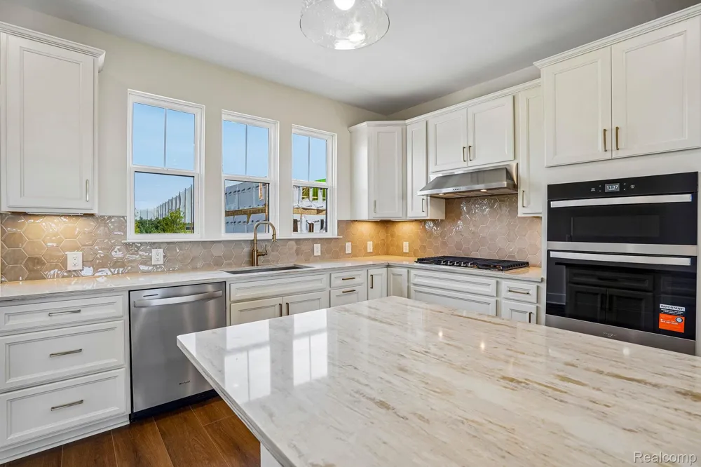 44060 Oakmont Drive Plymouth Charter Township, MI 48170