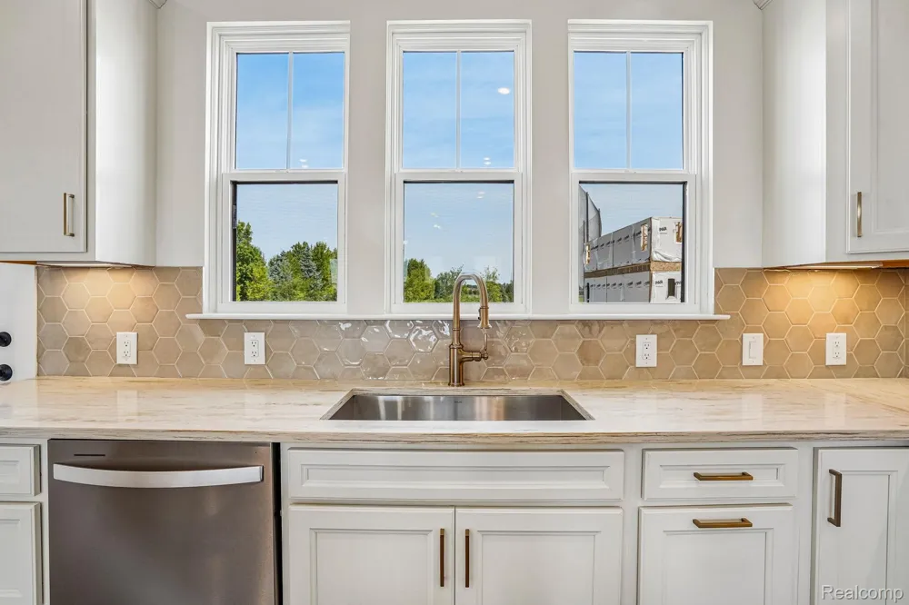 44060 Oakmont Drive Plymouth Charter Township, MI 48170