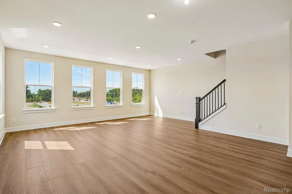 44060 Oakmont Drive Plymouth Charter Township, MI 48170