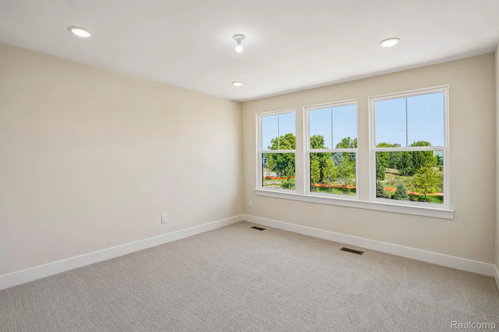 44060 Oakmont Drive Plymouth Charter Township, MI 48170