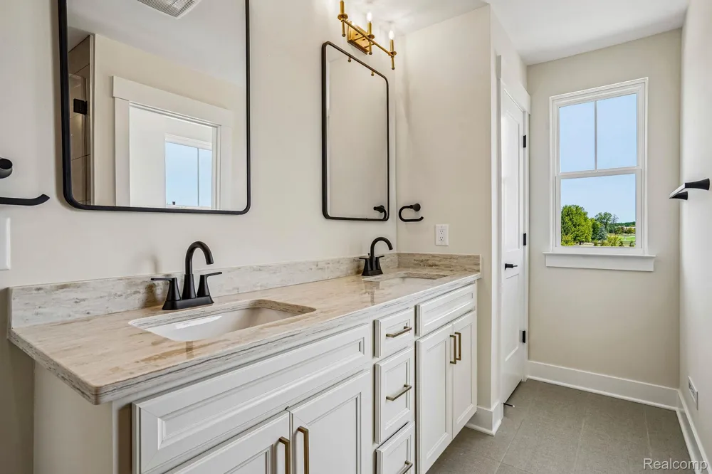 44060 Oakmont Drive Plymouth Charter Township, MI 48170