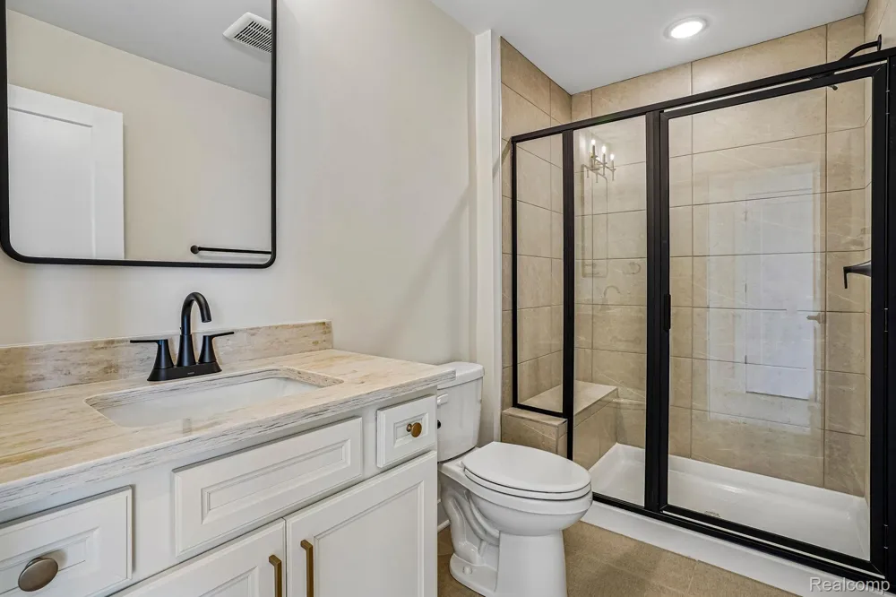44060 Oakmont Drive Plymouth Charter Township, MI 48170