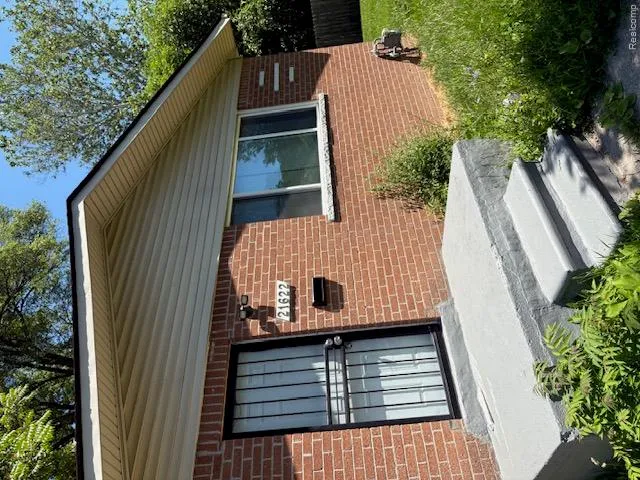 21622 Santa Clara Detroit City, MI 48219