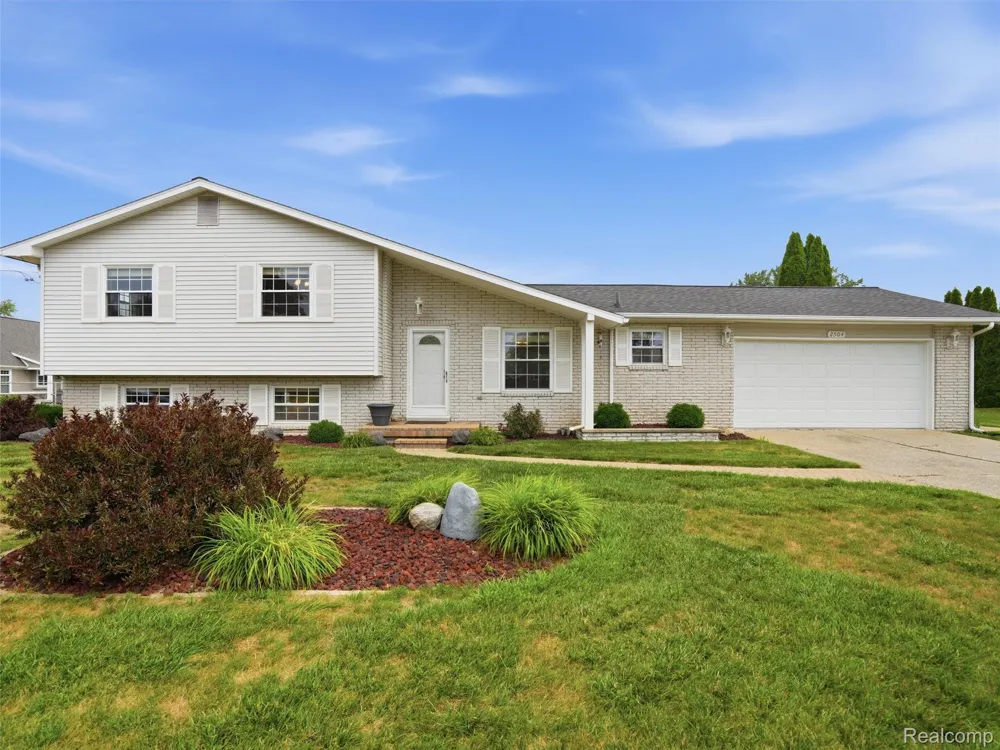 2504 Golden Shores Court Fenton Charter Township, MI 48430
