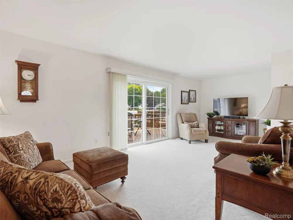 2504 Golden Shores Court Fenton Charter Township, MI 48430