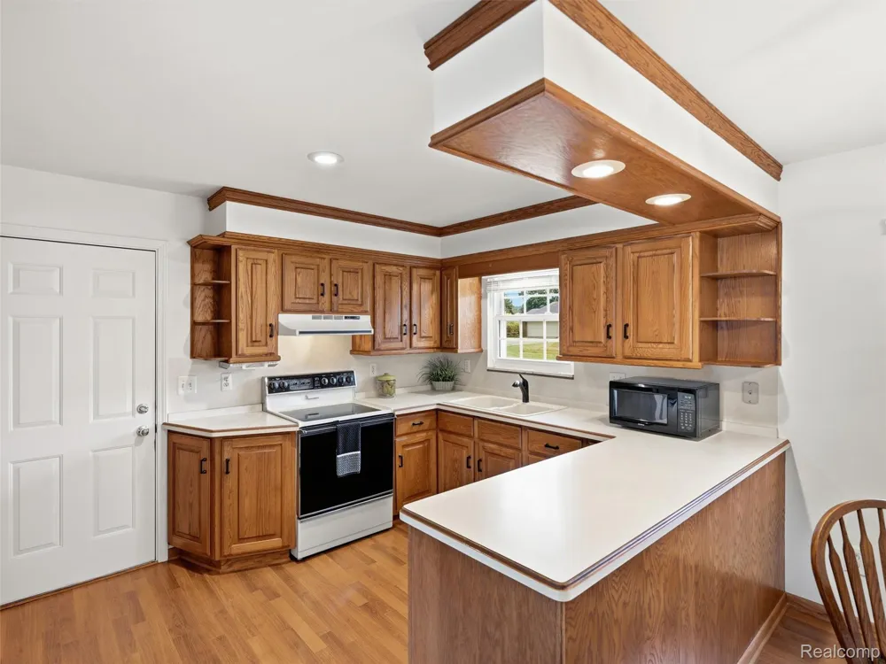 2504 Golden Shores Court Fenton Charter Township, MI 48430