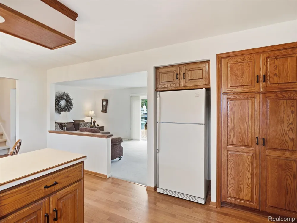 2504 Golden Shores Court Fenton Charter Township, MI 48430