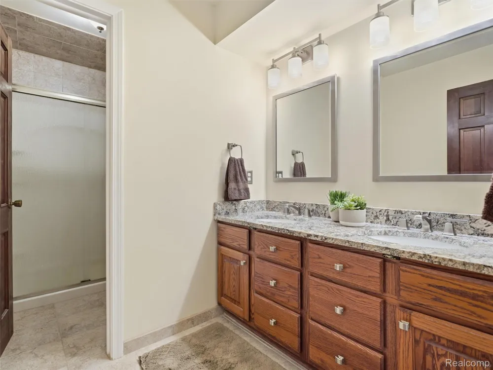 2504 Golden Shores Court Fenton Charter Township, MI 48430