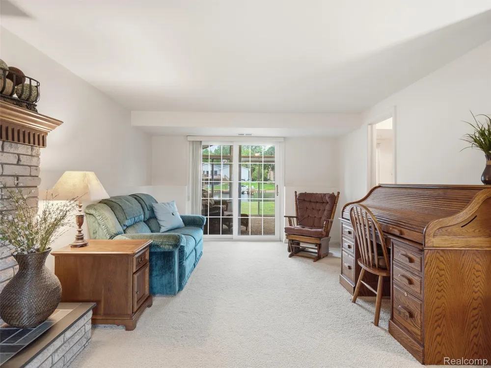 2504 Golden Shores Court Fenton Charter Township, MI 48430
