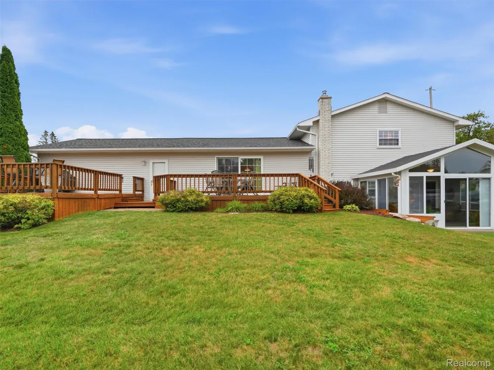 2504 Golden Shores Court Fenton Charter Township, MI 48430