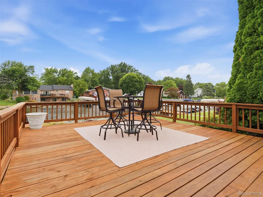 2504 Golden Shores Court Fenton Charter Township, MI 48430
