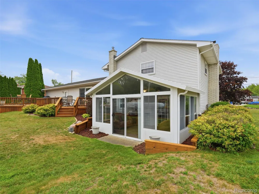 2504 Golden Shores Court Fenton Charter Township, MI 48430