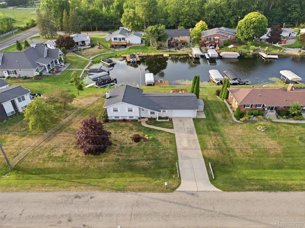2504 Golden Shores Court Fenton Charter Township, MI 48430