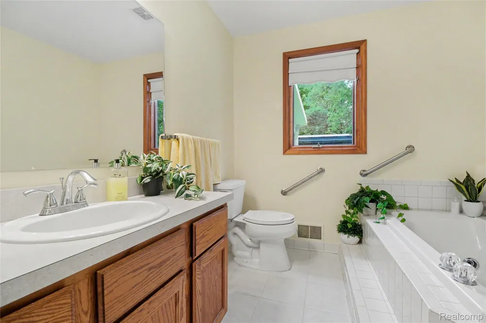 2240 Hidden Lake Trail Ortonville Village, MI 48462