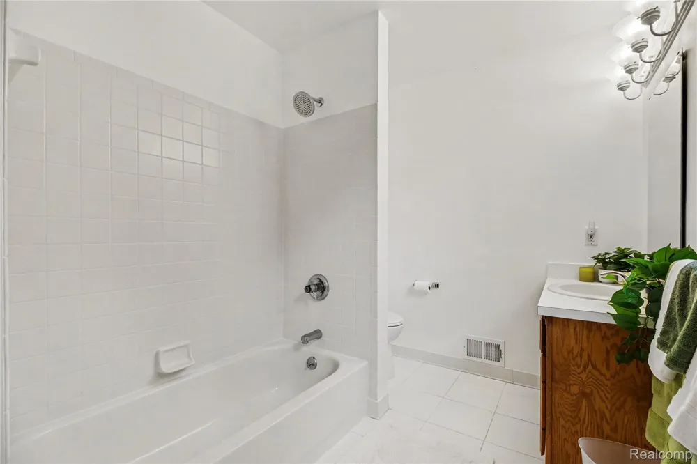 2240 Hidden Lake Trail Ortonville Village, MI 48462
