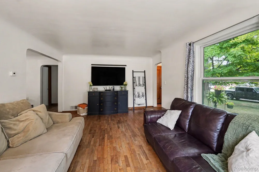 612 S East Street Fenton City, MI 48430