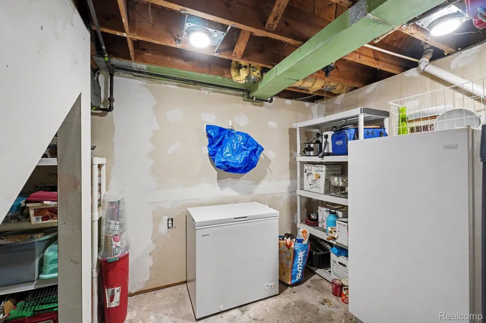 612 S East Street Fenton City, MI 48430