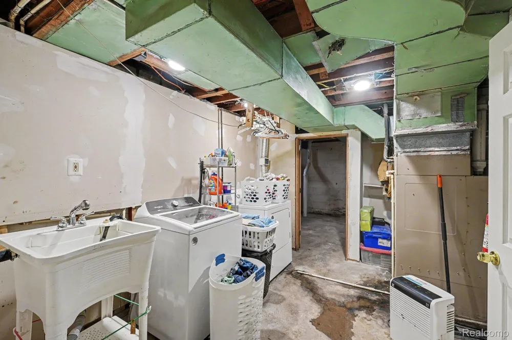 612 S East Street Fenton City, MI 48430