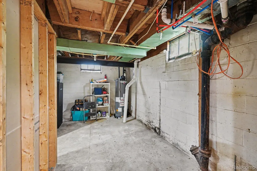 612 S East Street Fenton City, MI 48430