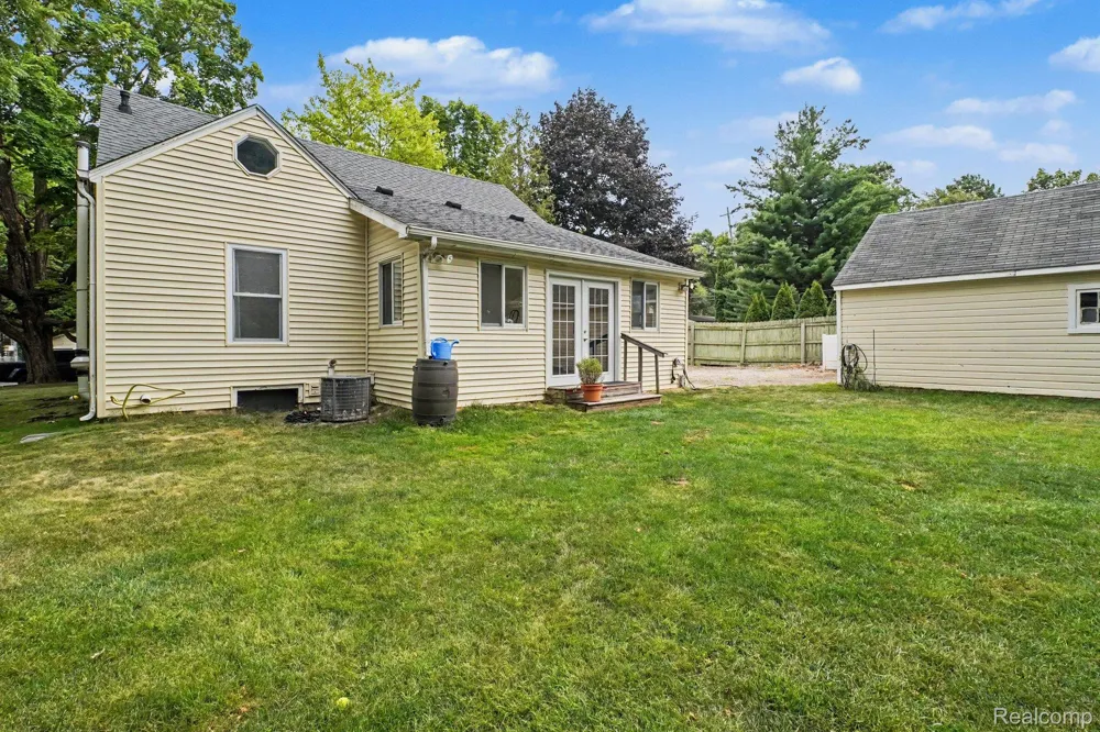612 S East Street Fenton City, MI 48430