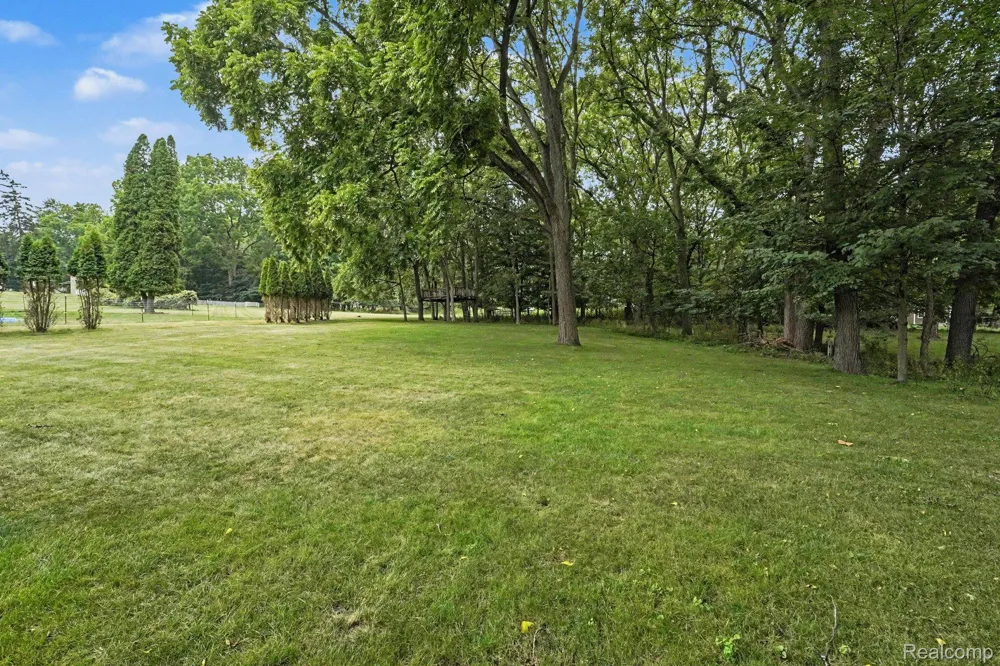 612 S East Street Fenton City, MI 48430