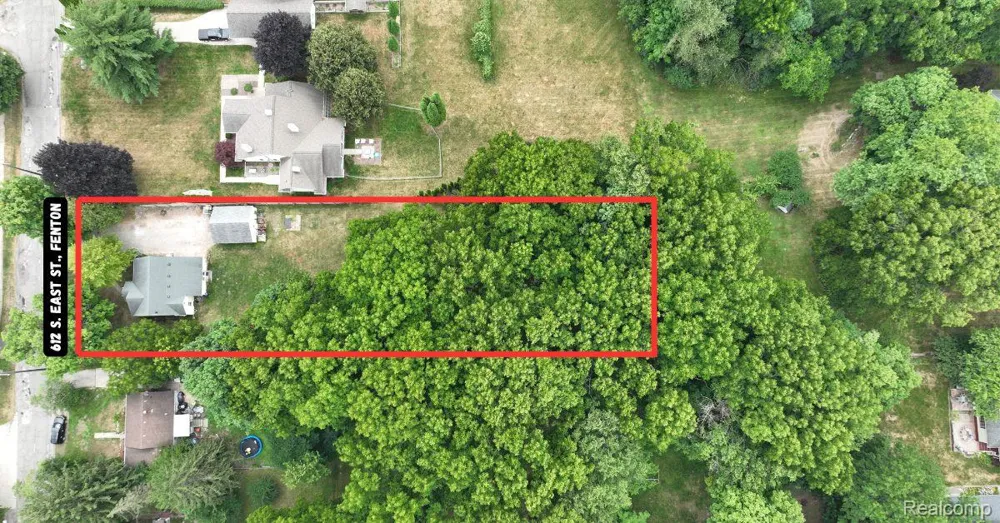 612 S East Street Fenton City, MI 48430