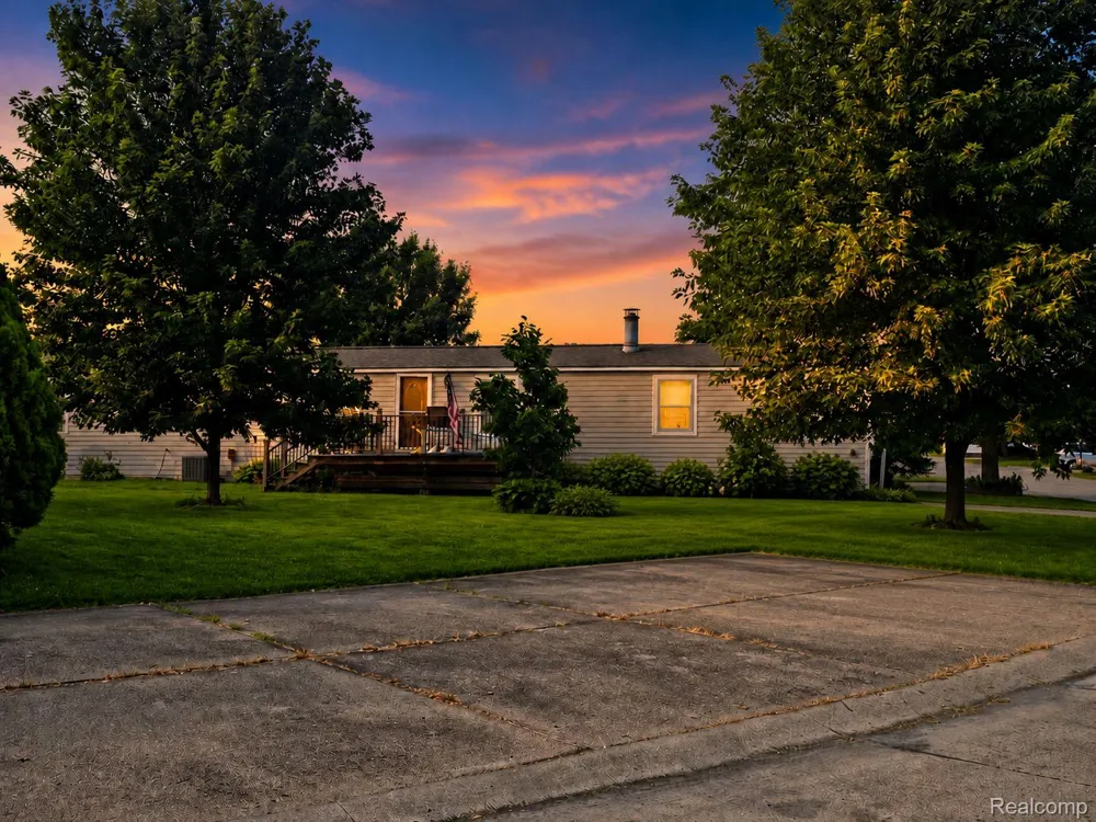 20648 Seneca Clinton Charter Township, MI 48038