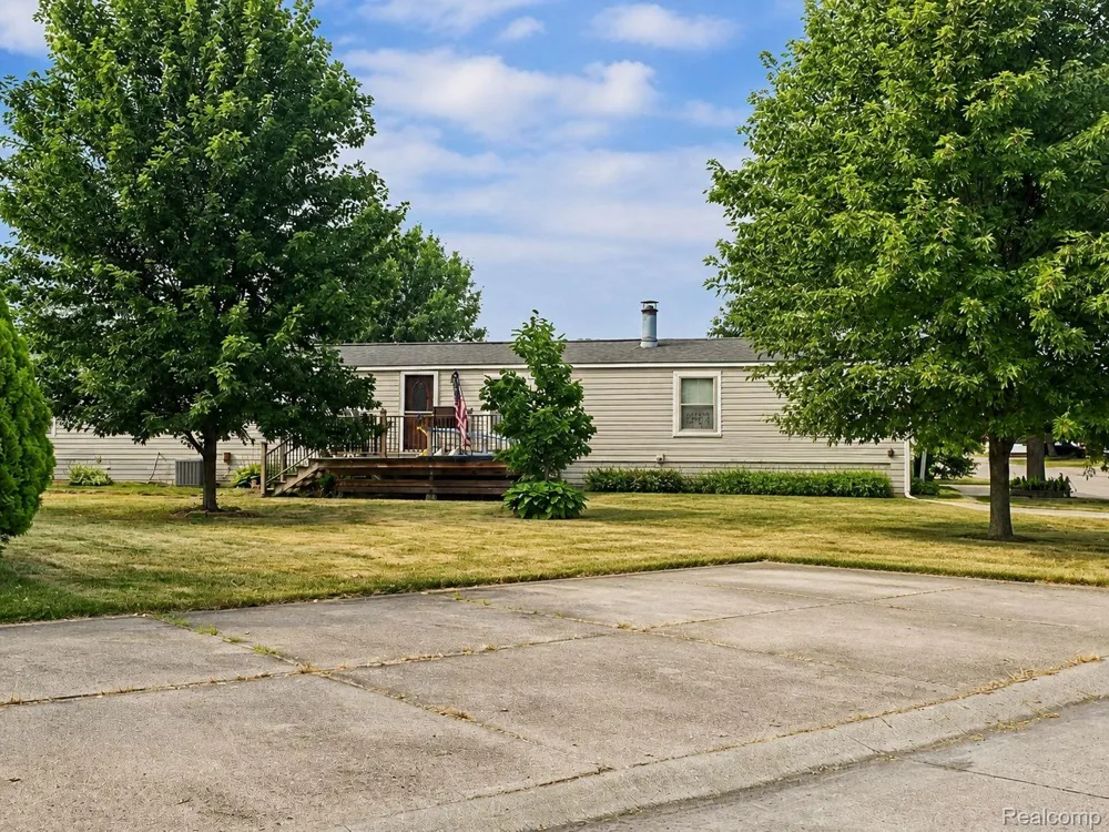 20648 Seneca Clinton Charter Township, MI 48038