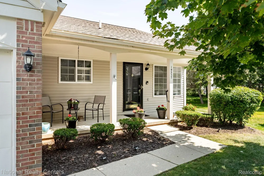 19337 Mandarin Drive Roseville City, MI 48066