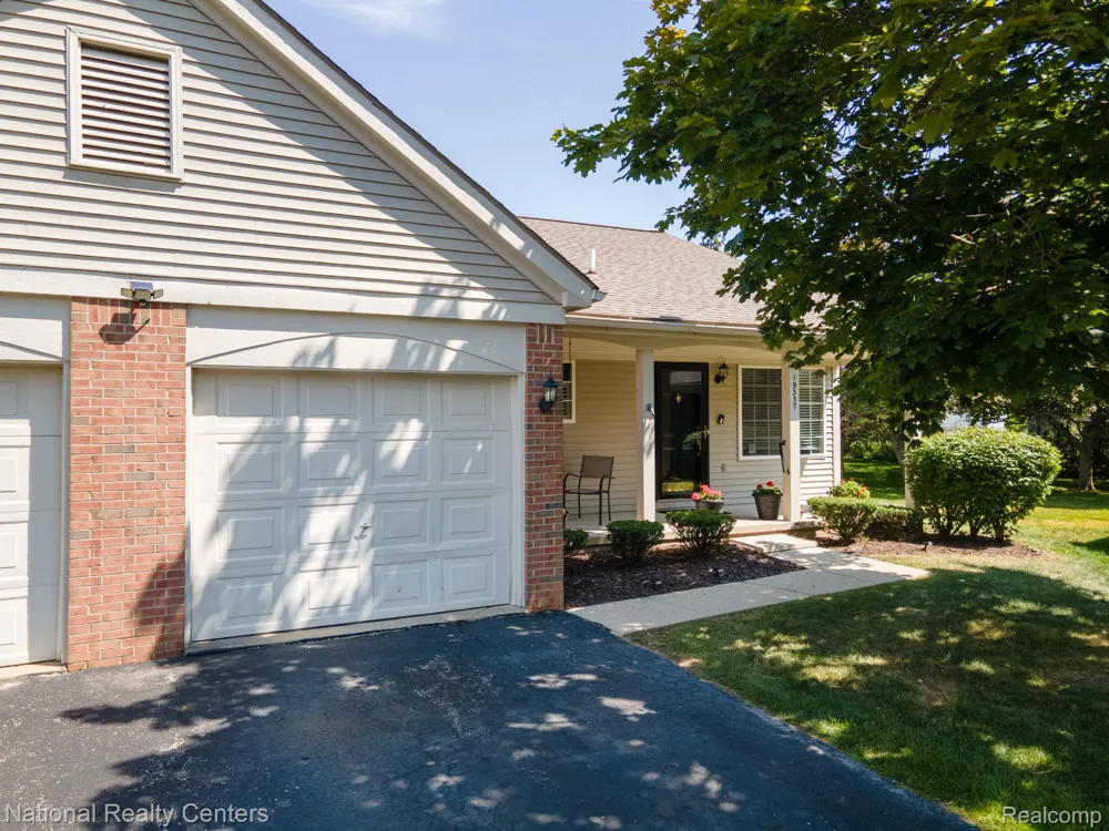 19337 Mandarin Drive Roseville City, MI 48066