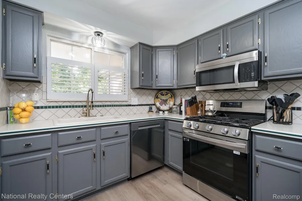 19337 Mandarin Drive Roseville City, MI 48066