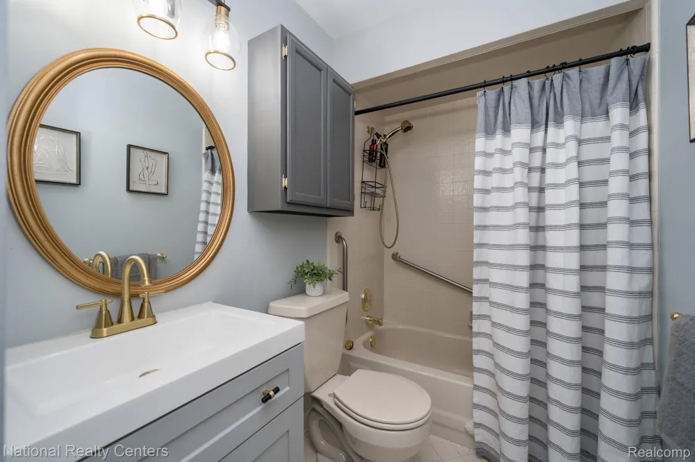 19337 Mandarin Drive Roseville City, MI 48066