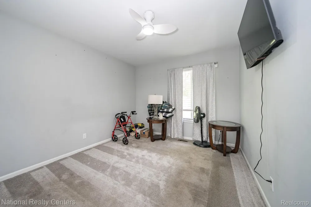 19337 Mandarin Drive Roseville City, MI 48066