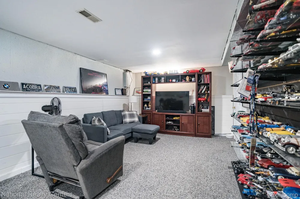 19337 Mandarin Drive Roseville City, MI 48066