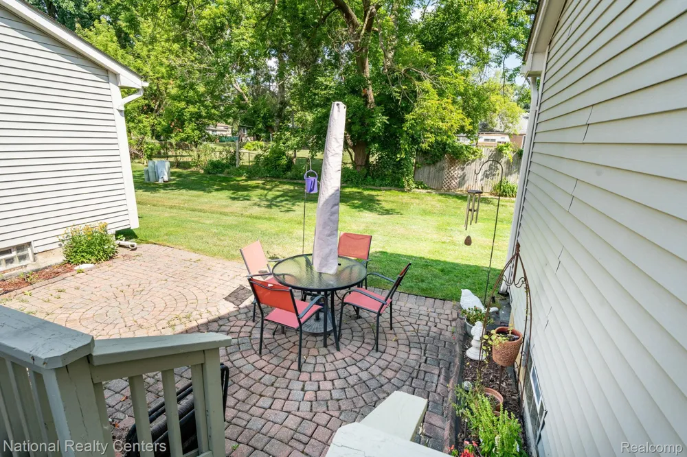 19337 Mandarin Drive Roseville City, MI 48066
