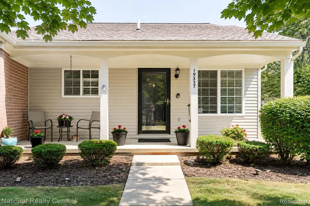 19337 Mandarin Drive Roseville City, MI 48066