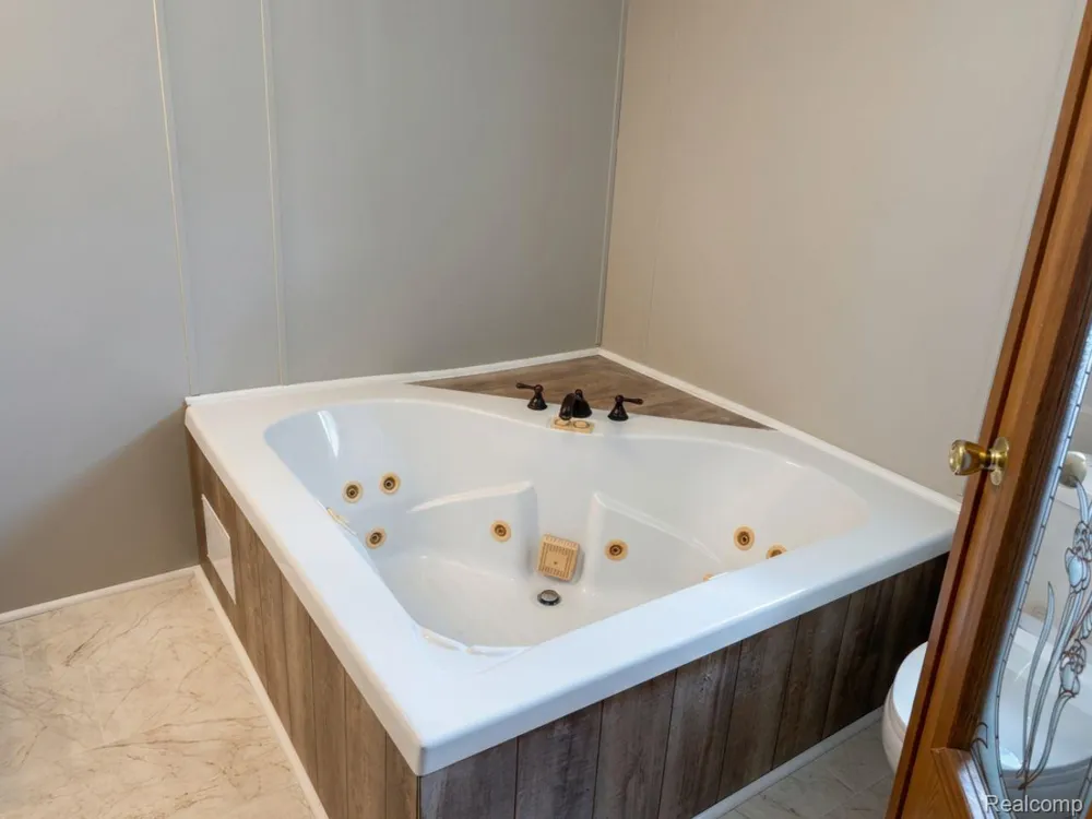 305 Aspen Lane Dundee Village, MI 48131