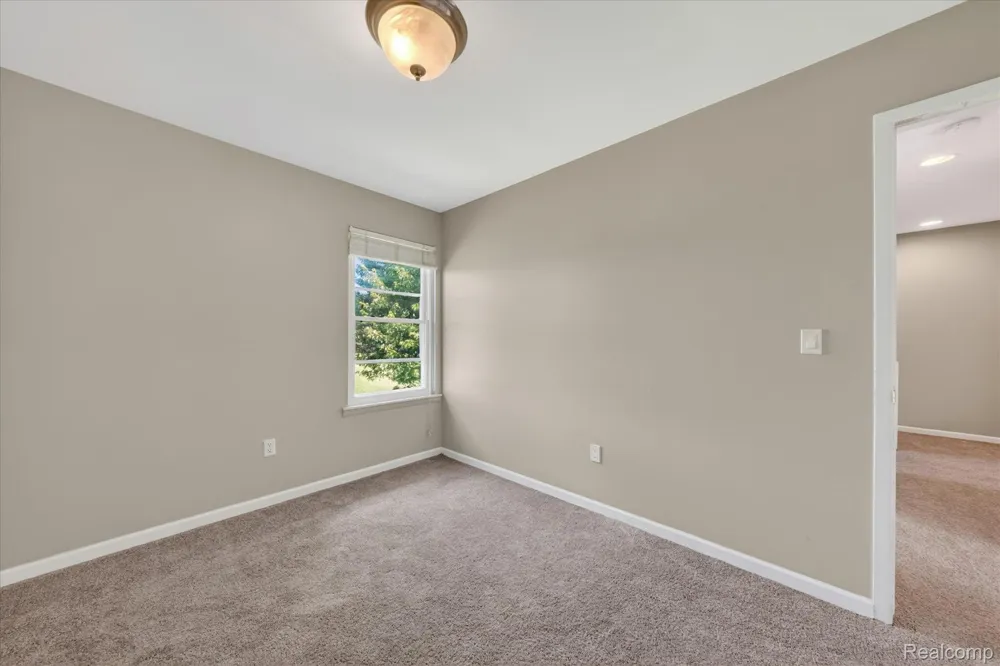 2824 Roundtree Drive Troy City, MI 48083