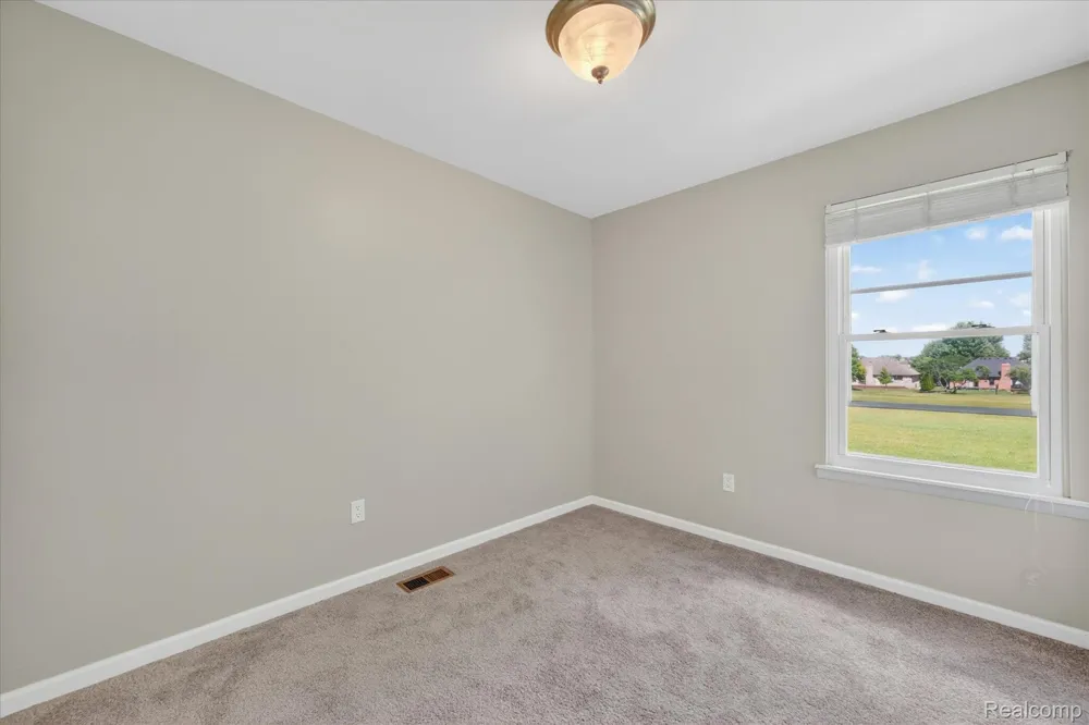2824 Roundtree Drive Troy City, MI 48083