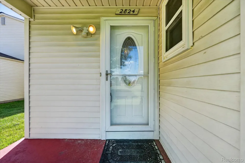 2824 Roundtree Drive Troy City, MI 48083