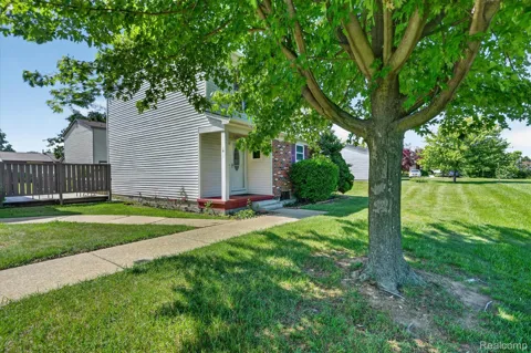 2824 Roundtree Drive