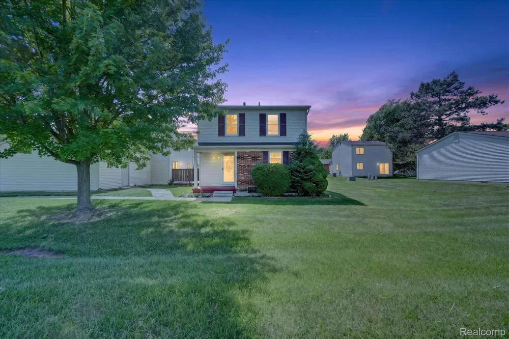 2824 Roundtree Drive Troy City, MI 48083