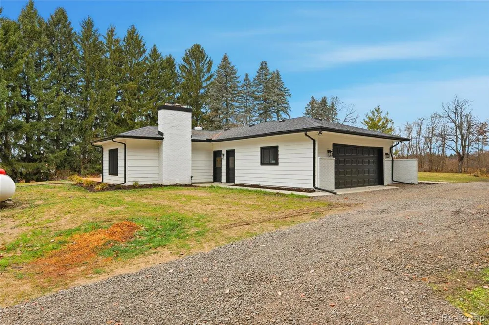 3643 Noble Road Addison Township, MI 48370