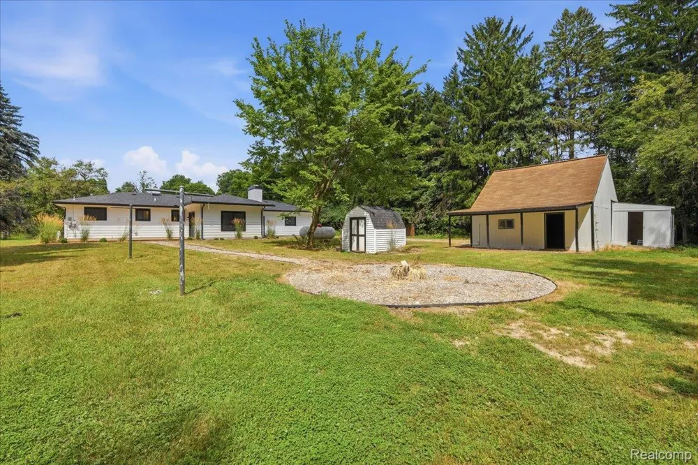 3643 Noble Road Addison Township, MI 48370