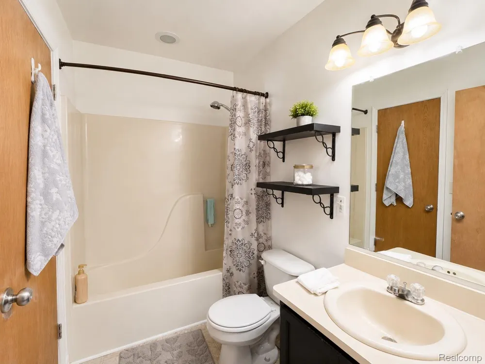 17640 Roseville Boulevard Roseville City, MI 48066