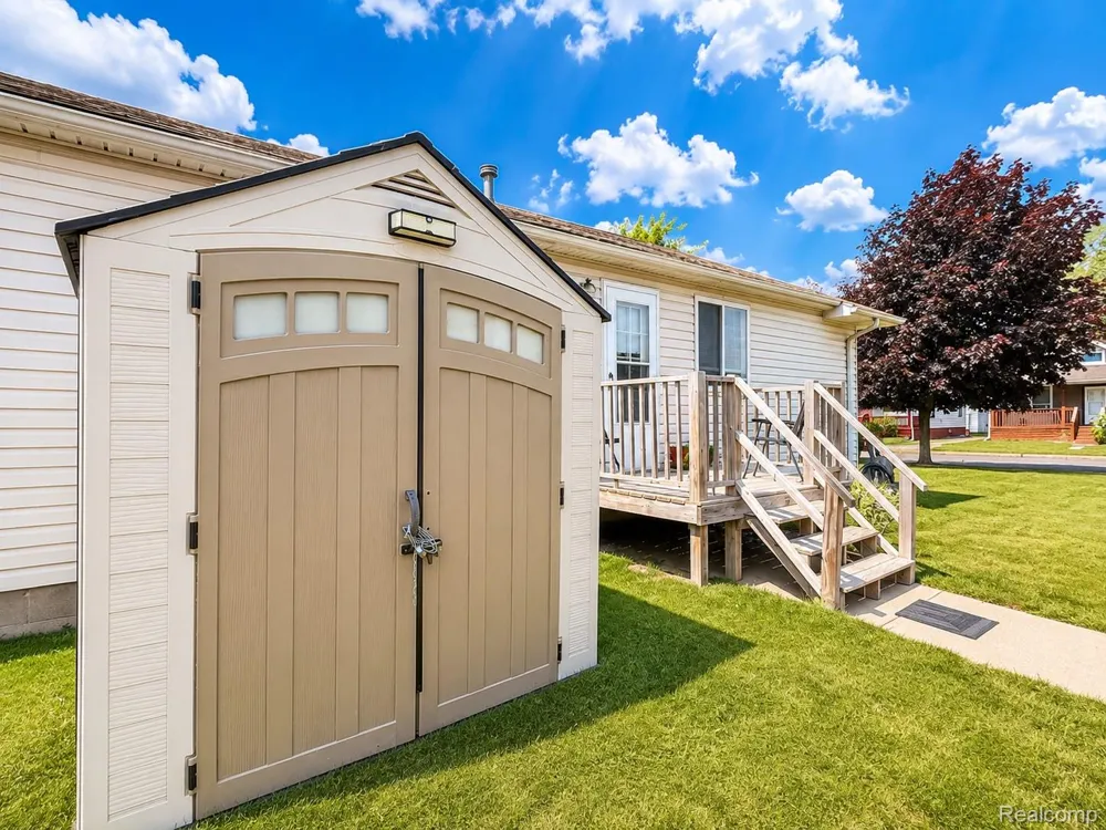 17640 Roseville Boulevard Roseville City, MI 48066